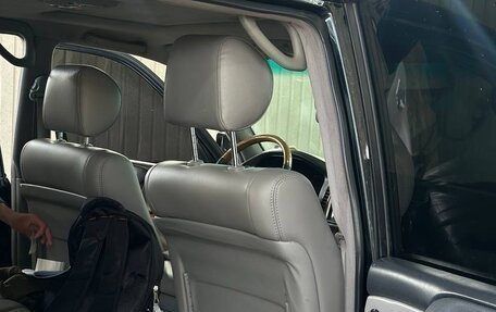 Toyota Land Cruiser 100 рестайлинг 2, 2003 год, 2 200 000 рублей, 10 фотография