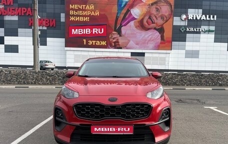 KIA Sportage IV рестайлинг, 2020 год, 2 300 000 рублей, 1 фотография