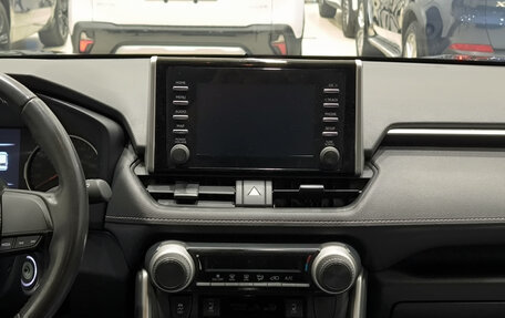 Toyota RAV4, 2021 год, 3 100 000 рублей, 18 фотография