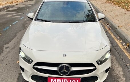 Mercedes-Benz A-Класс, 2019 год, 2 450 000 рублей, 1 фотография