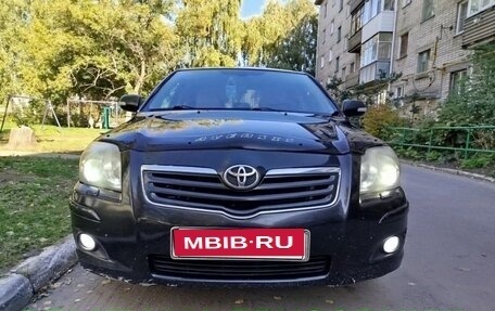 Toyota Avensis III рестайлинг, 2005 год, 850 000 рублей, 1 фотография