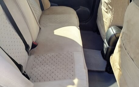 Toyota Avensis III рестайлинг, 2005 год, 850 000 рублей, 20 фотография