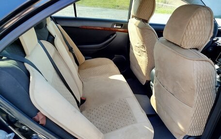 Toyota Avensis III рестайлинг, 2005 год, 850 000 рублей, 23 фотография