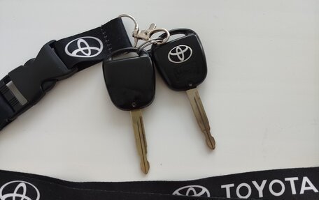 Toyota Avensis III рестайлинг, 2005 год, 850 000 рублей, 39 фотография