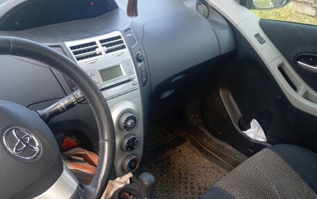 Toyota Yaris III рестайлинг, 2007 год, 600 000 рублей, 4 фотография