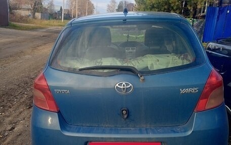 Toyota Yaris III рестайлинг, 2007 год, 600 000 рублей, 3 фотография