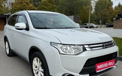 Mitsubishi Outlander III рестайлинг 3, 2014 год, 1 560 000 рублей, 1 фотография