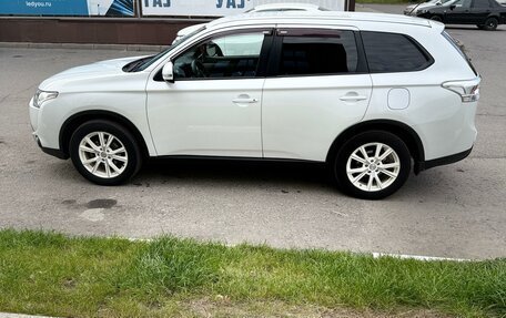 Mitsubishi Outlander III рестайлинг 3, 2014 год, 1 560 000 рублей, 5 фотография