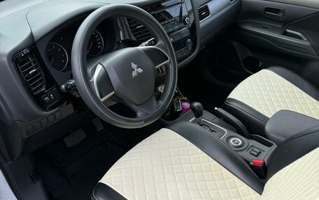 Mitsubishi Outlander III рестайлинг 3, 2014 год, 1 560 000 рублей, 9 фотография