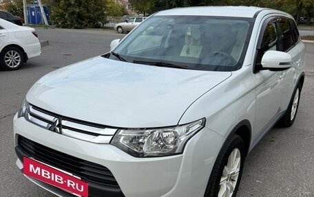 Mitsubishi Outlander III рестайлинг 3, 2014 год, 1 560 000 рублей, 2 фотография