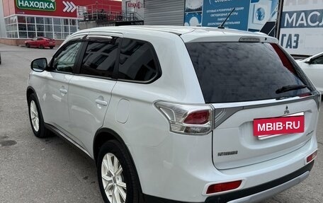 Mitsubishi Outlander III рестайлинг 3, 2014 год, 1 560 000 рублей, 7 фотография