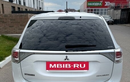 Mitsubishi Outlander III рестайлинг 3, 2014 год, 1 560 000 рублей, 4 фотография