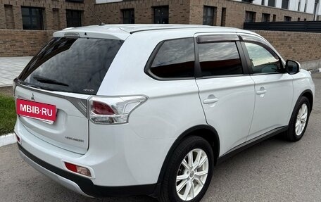Mitsubishi Outlander III рестайлинг 3, 2014 год, 1 560 000 рублей, 6 фотография