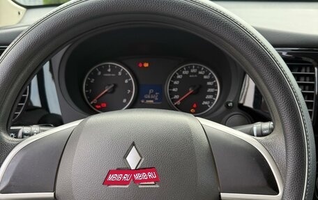 Mitsubishi Outlander III рестайлинг 3, 2014 год, 1 560 000 рублей, 10 фотография