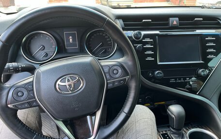 Toyota Camry, 2018 год, 2 450 000 рублей, 1 фотография
