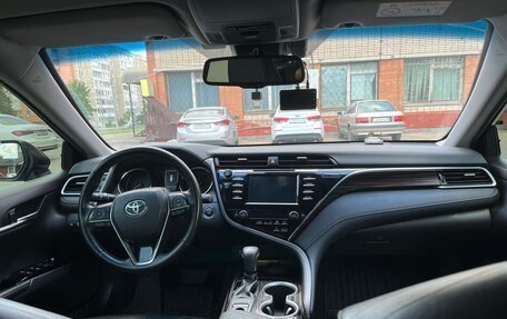 Toyota Camry, 2018 год, 2 450 000 рублей, 6 фотография