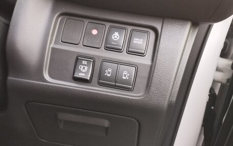 Nissan Serena IV, 2019 год, 2 500 000 рублей, 13 фотография