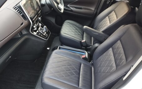 Nissan Serena IV, 2019 год, 2 500 000 рублей, 17 фотография