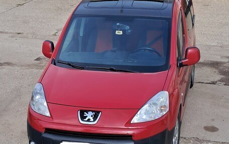 Peugeot Partner II рестайлинг 2, 2011 год, 700 000 рублей, 2 фотография