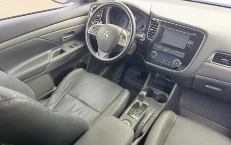 Mitsubishi Outlander III рестайлинг 3, 2012 год, 1 300 000 рублей, 14 фотография