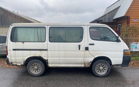 Toyota HiAce H100, 2001 год, 400 000 рублей, 3 фотография