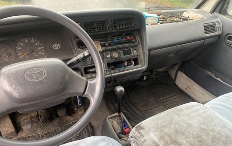 Toyota HiAce H100, 2001 год, 400 000 рублей, 10 фотография