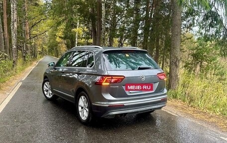 Volkswagen Tiguan II, 2019 год, 2 400 000 рублей, 3 фотография