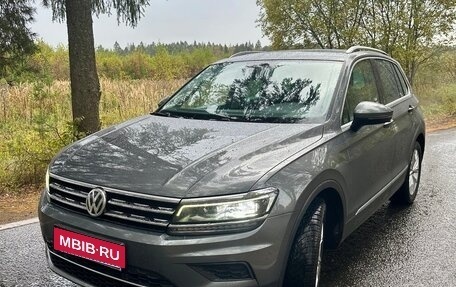 Volkswagen Tiguan II, 2019 год, 2 400 000 рублей, 2 фотография