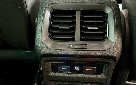 Volkswagen Tiguan II, 2019 год, 2 400 000 рублей, 19 фотография