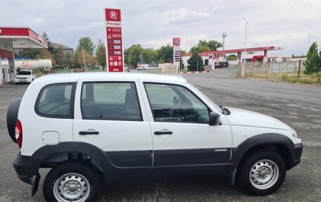 Chevrolet Niva I рестайлинг, 2018 год, 820 000 рублей, 3 фотография