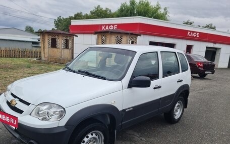 Chevrolet Niva I рестайлинг, 2018 год, 820 000 рублей, 4 фотография