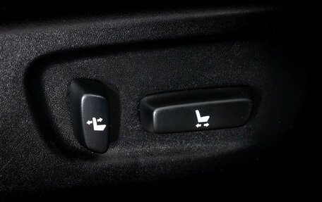 Toyota Land Cruiser Prado 150 рестайлинг 2, 2023 год, 6 199 000 рублей, 34 фотография