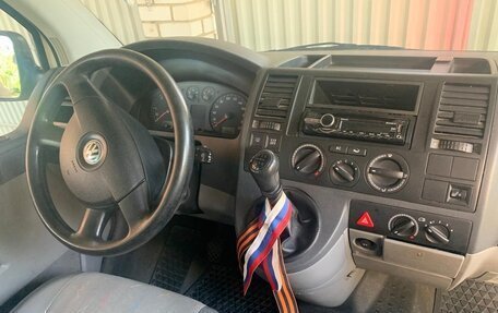 Volkswagen Transporter T5 рестайлинг, 2009 год, 1 050 000 рублей, 8 фотография