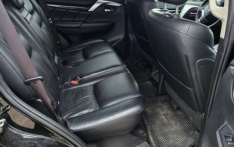Mitsubishi Pajero Sport III рестайлинг, 2019 год, 2 700 000 рублей, 6 фотография