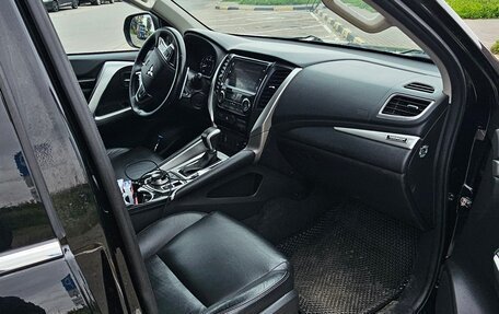 Mitsubishi Pajero Sport III рестайлинг, 2019 год, 2 700 000 рублей, 5 фотография