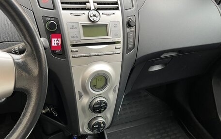 Toyota Yaris III рестайлинг, 2008 год, 750 000 рублей, 3 фотография