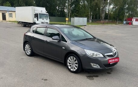 Opel Astra J, 2011 год, 655 000 рублей, 2 фотография