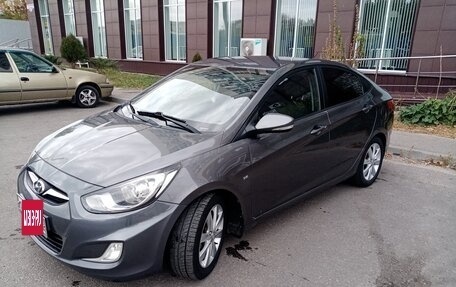 Hyundai Solaris II рестайлинг, 2012 год, 850 000 рублей, 2 фотография