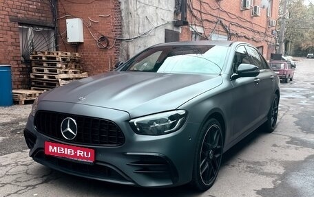 Mercedes-Benz E-Класс, 2021 год, 4 500 000 рублей, 1 фотография