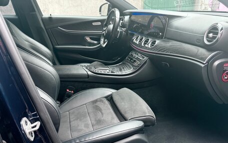 Mercedes-Benz E-Класс, 2021 год, 4 500 000 рублей, 18 фотография