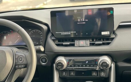 Toyota RAV4, 2025 год, 4 050 000 рублей, 22 фотография