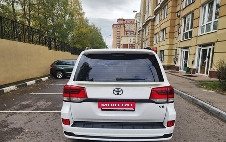 Toyota Land Cruiser 200, 2017 год, 4 990 000 рублей, 10 фотография