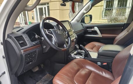 Toyota Land Cruiser 200, 2017 год, 4 990 000 рублей, 21 фотография
