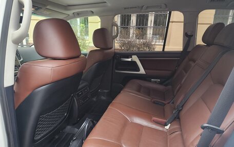 Toyota Land Cruiser 200, 2017 год, 4 990 000 рублей, 25 фотография