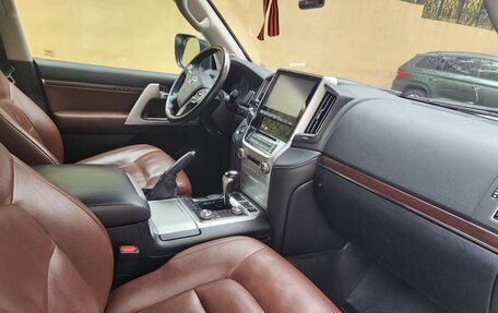 Toyota Land Cruiser 200, 2017 год, 4 990 000 рублей, 27 фотография