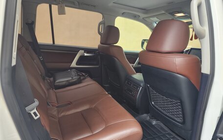 Toyota Land Cruiser 200, 2017 год, 4 990 000 рублей, 28 фотография