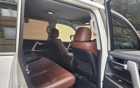 Toyota Land Cruiser 200, 2017 год, 4 990 000 рублей, 29 фотография