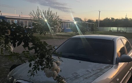 Hyundai Sonata IV рестайлинг, 2005 год, 300 000 рублей, 1 фотография