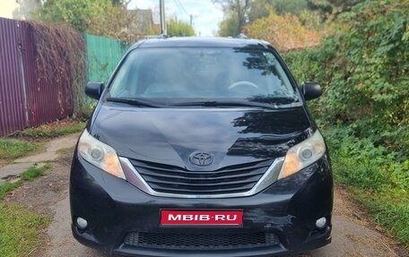 Toyota Sienna III, 2012 год, 1 900 000 рублей, 1 фотография