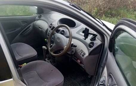 Toyota Platz, 2001 год, 350 000 рублей, 1 фотография